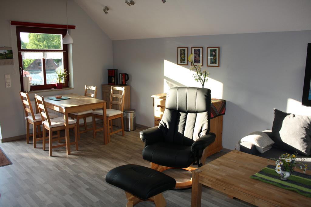 דירות Plaue  Cafe Landart Im Thueringer Finistere חדר תמונה